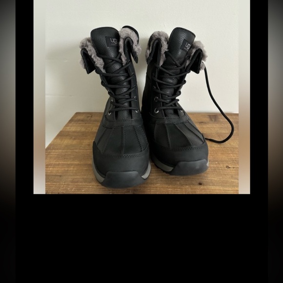 Brand new UGG size 9 - Picture 6 of 9